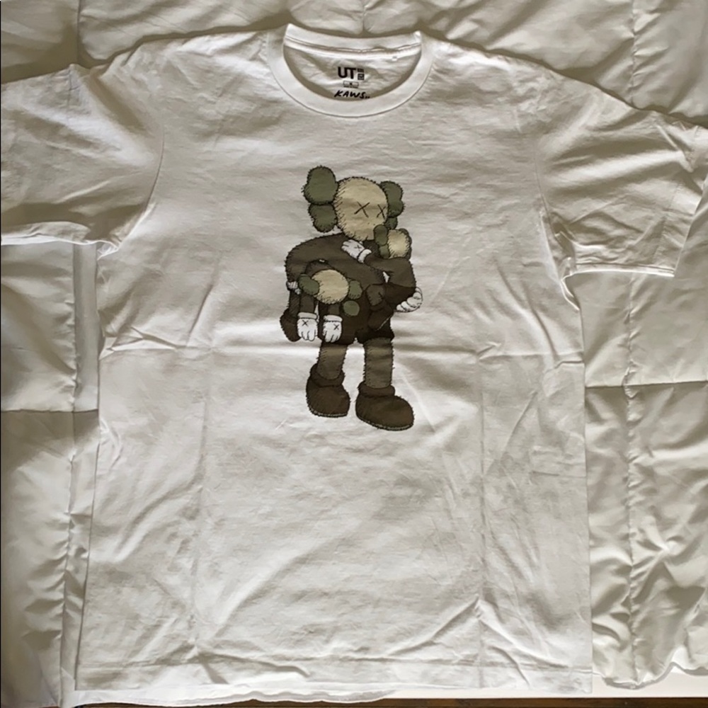 Uniqlo x Kaws... T-shirt